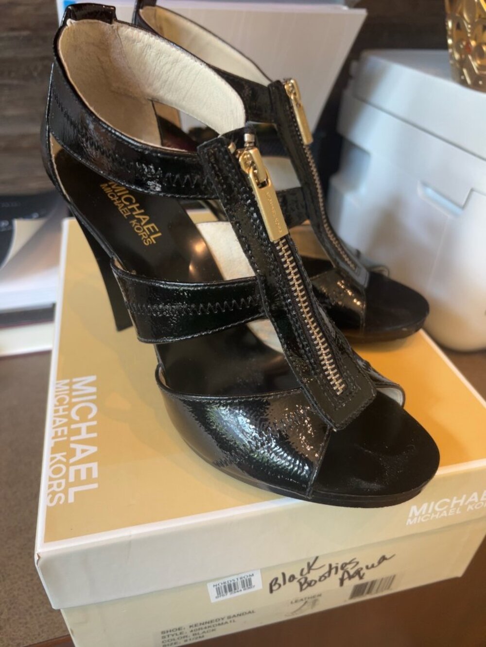 MICHAEL Michael Kors Black Patten Sandals – Size 8.5